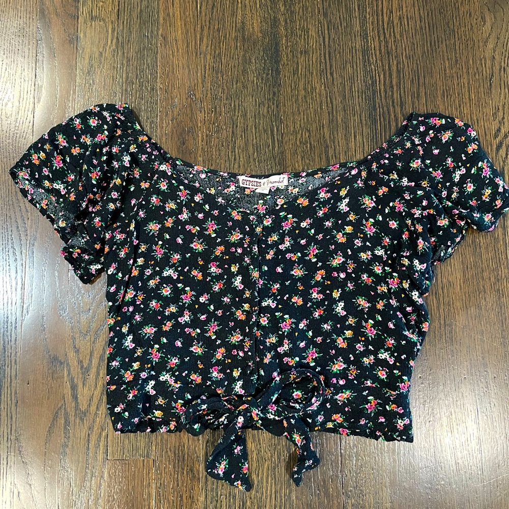 Gypsies and Moondust Women’s black floral front tie blouse (size Medium)